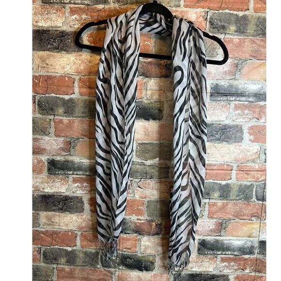 5 for $25🔥Zebra Stripped Sheer Fringe Scarf - Picture 1 of 3